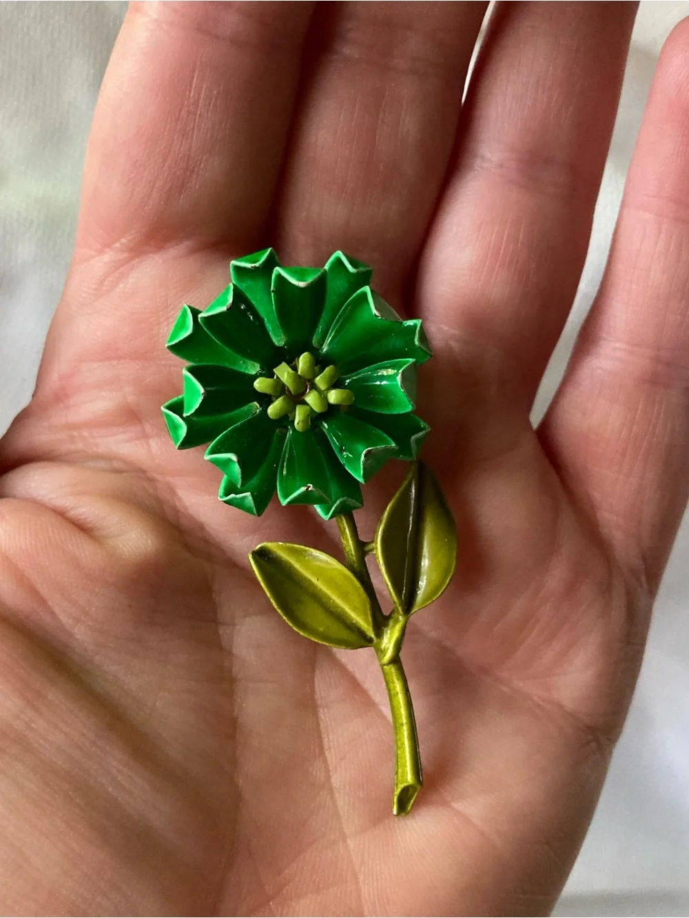 Vintage Ornate Design Green Enamel Flower Brooch Pin!